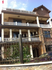 Bride's mother's home Front