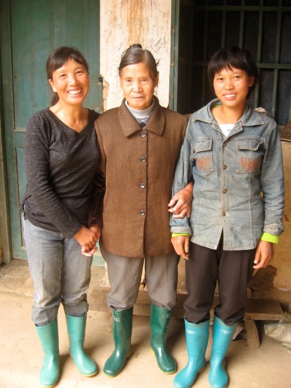 TeaPickers3WomenPosing